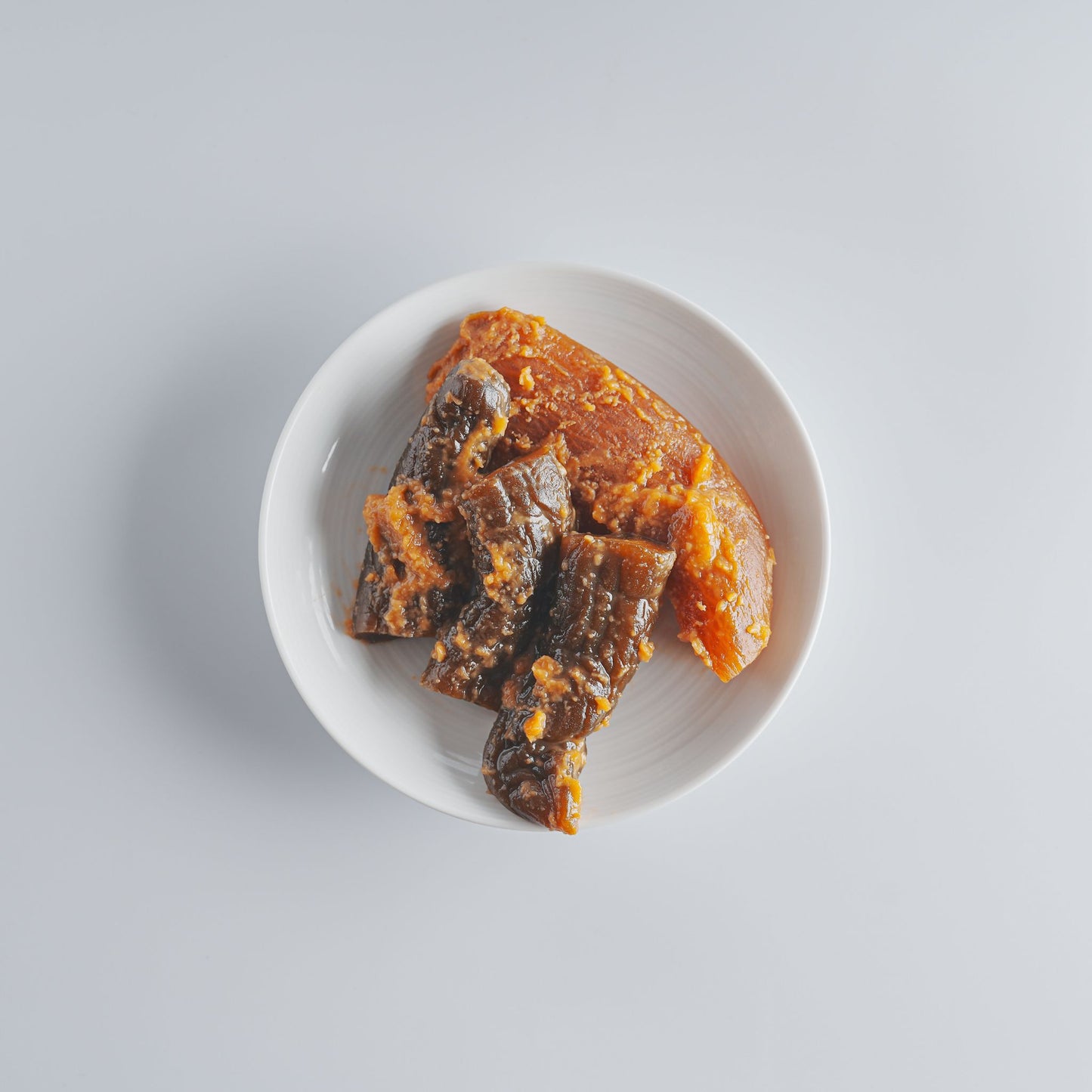 本漬けみそ漬け大根&きゅうりは、ご飯にのせるだけで、ご飯が進む絶品のお供に。