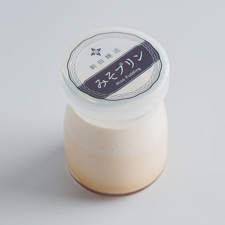 みそプリンは、長野県産の牛乳と卵に当社人気No1「信州白樺印みそ」を加え、低温でじっくり焼き上げた特製プリンです。