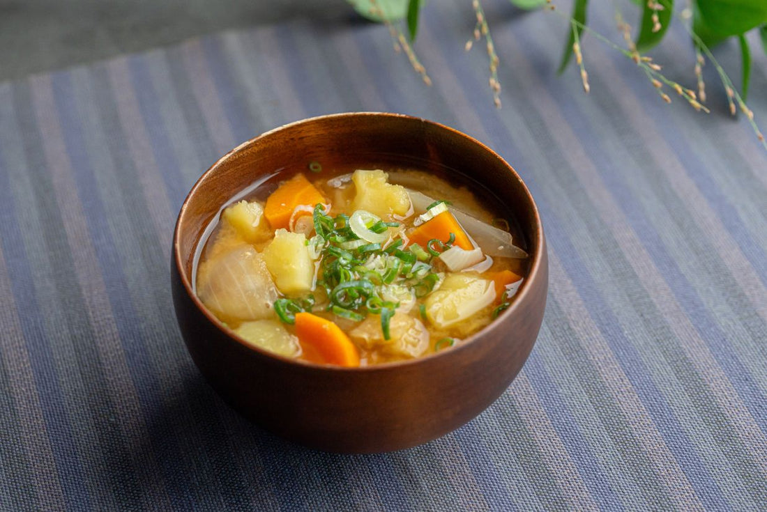 じゃがいもと玉ねぎのこっくり味噌汁の完成写真