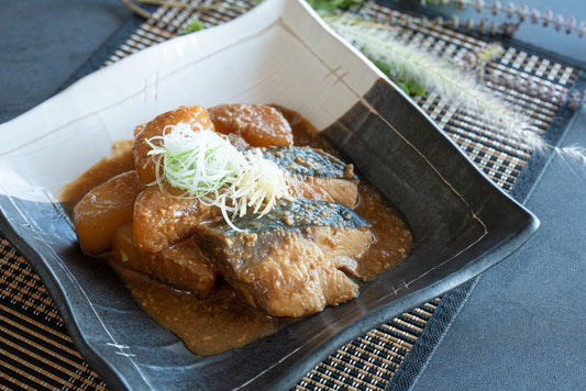 寒い日に食べたい！ブリ大根の染み味噌煮