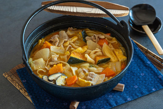 かぼちゃや豚肉、野菜がたっぷり入った味噌仕立てのほうとう