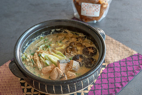 オリジナル味噌でつくる🥘鮭ときのこの味噌豆乳鍋👩‍🍳