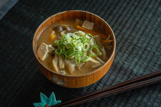 水から煮出すだけでめちゃ旨🍁3種のきのこの秋味噌汁