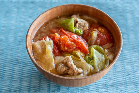 超簡単で美味しい🍅トマトとレタスの夏味噌汁🥬