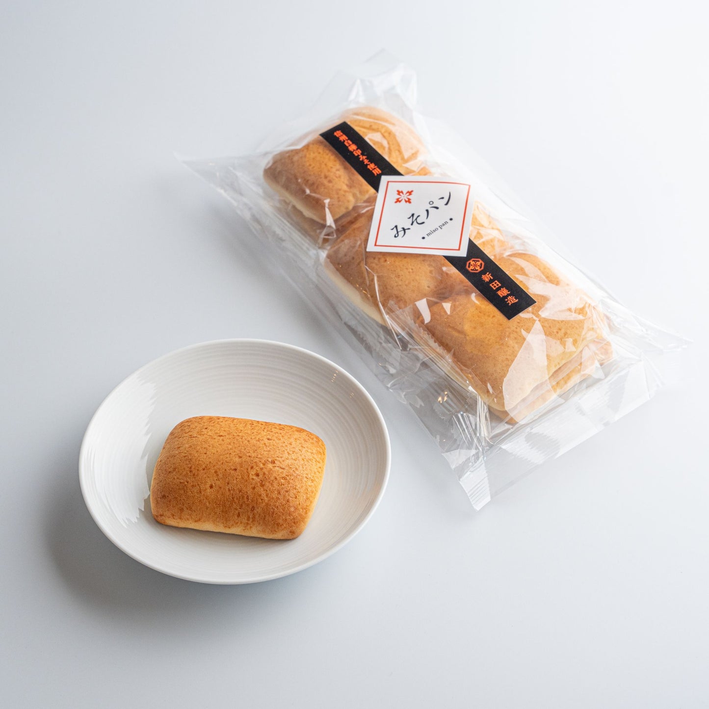 新田醸造のみそパンは、しっとりとした食感が特徴の素朴で優しい味わいの逸品です。