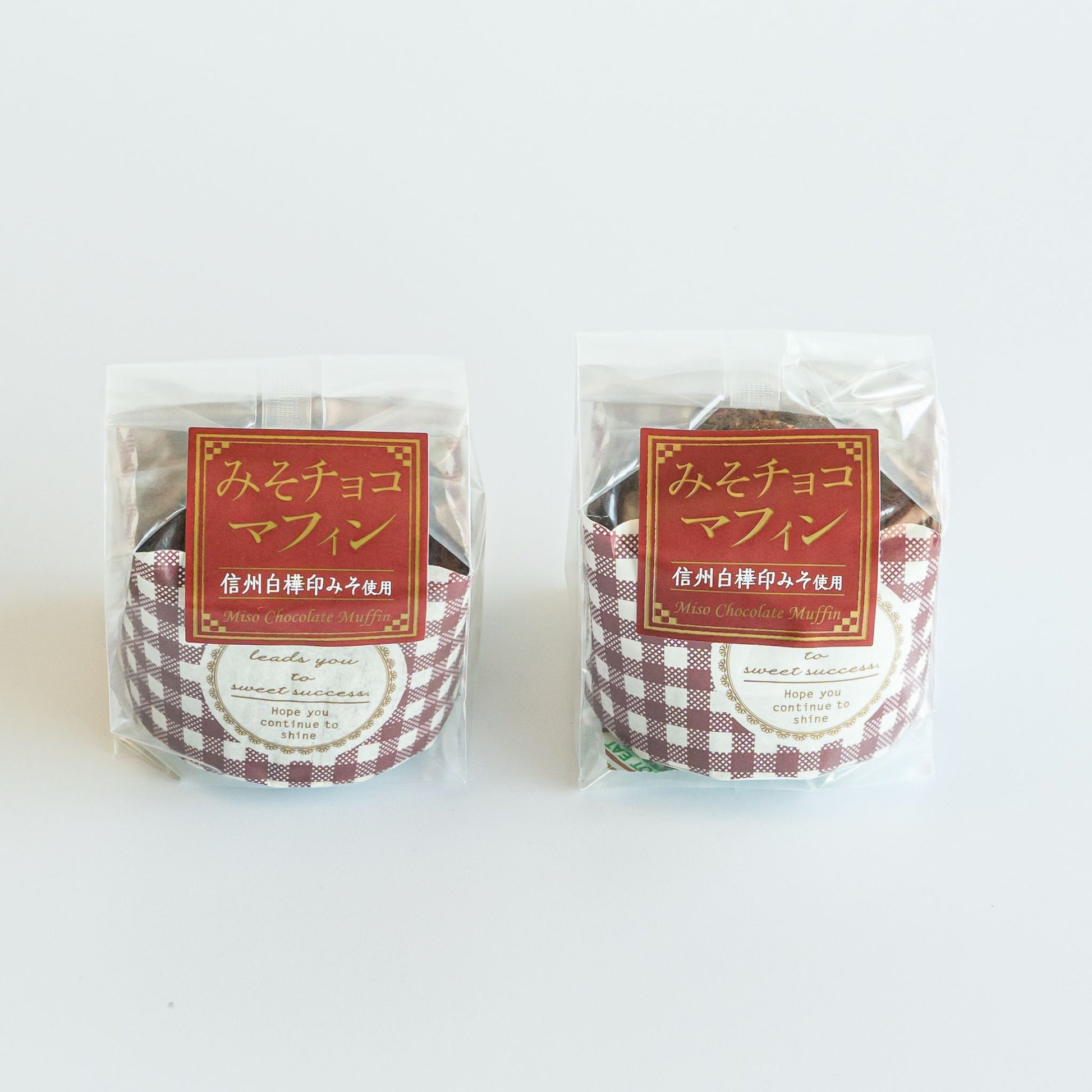 みそチョコマフィンは、味噌の奥深いコクとほんのりとした塩味が、ビターなチョコレートの風味を引き立てます。