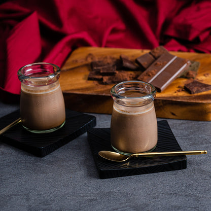 みそチョコプリンは、カカオ分70%のハイカカオチョコと当社人気No1「信州白樺印みそ」の絶妙なバランスです。