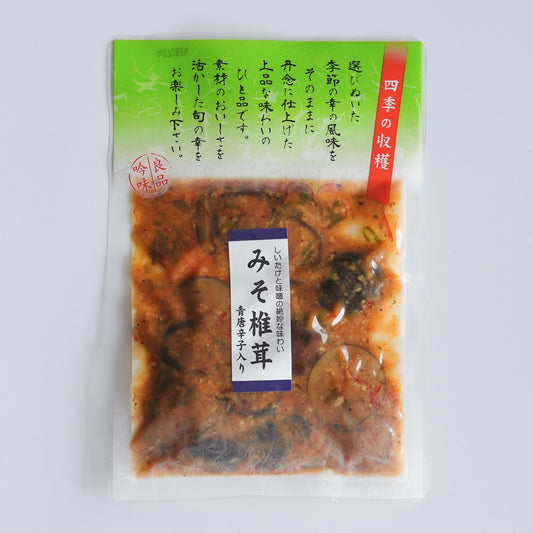 みそ椎茸は、風味豊かな椎茸をピリッと辛い青唐辛子とともに、コク深い味噌にじっくりと漬け込んだ逸品です。